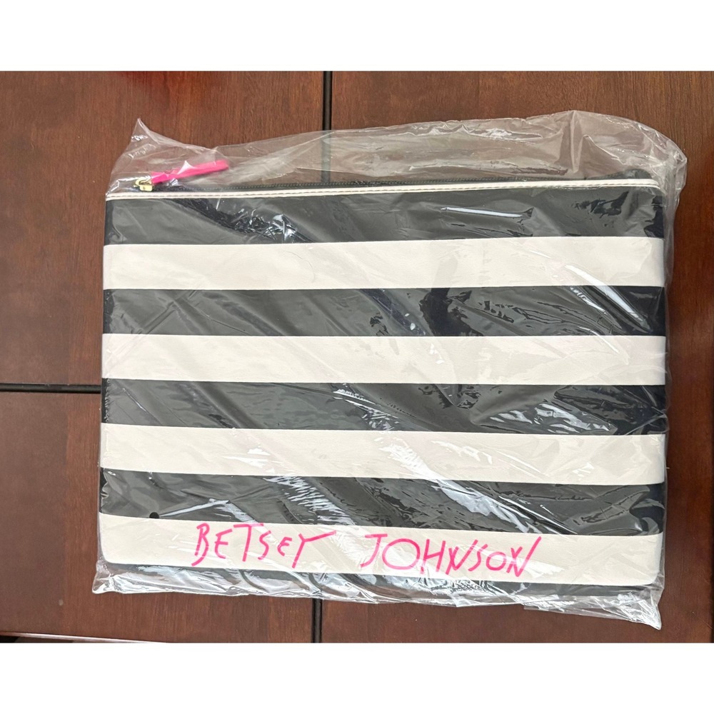 Betsey Johnson Striped Large Pouch Makeup Preppy Mod Minimalist Travel Vacation